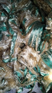 长期出售涤纶切边条，有带塑料金线，涤纶废布，月供几十吨，厂在浙江湖州