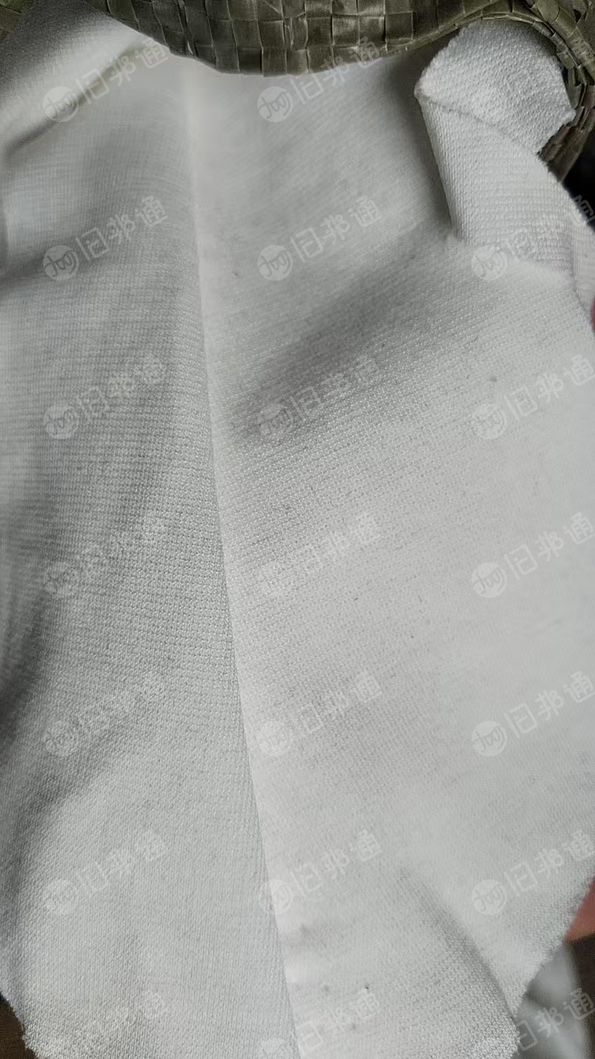 长期出售白色针织涤棉废布，服装边角料，含棉40%左右，月供一两百吨，货在广西玉林