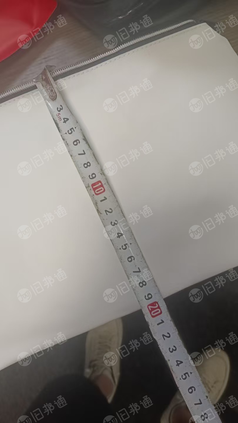 出售材料PU皮废料，工厂下来的，当废料卖了，现货四万个，用箱子装好，一共50箱