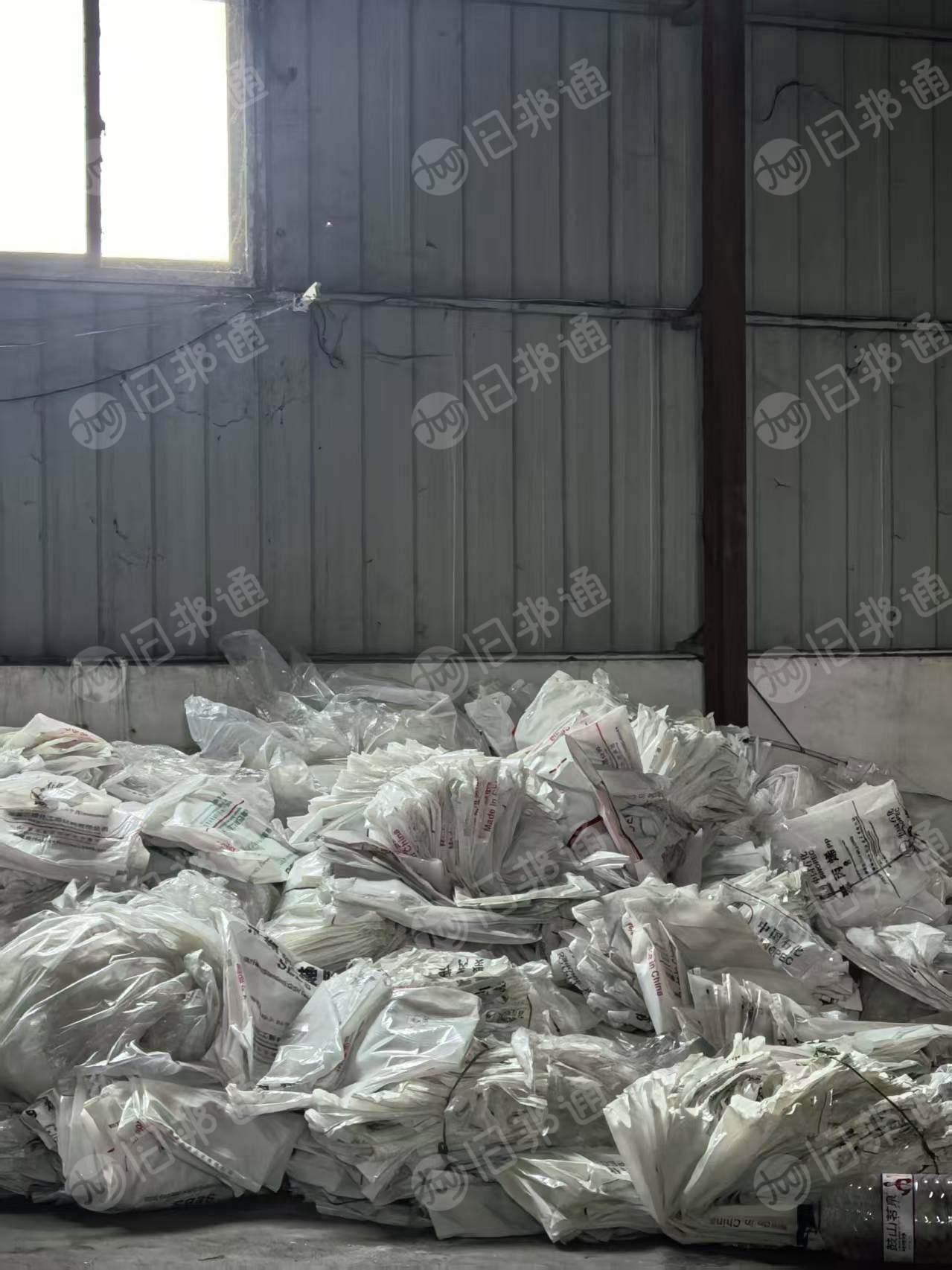 长期出售中石化炼厂出来的装PP塑料米的原料袋，现货4吨左右