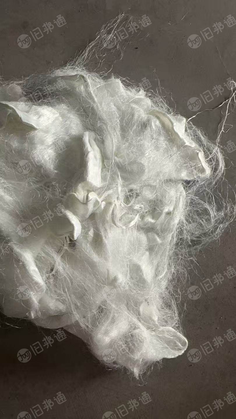 长期出售织造厂下来的涤纶开刀丝，涤纶废丝，可拉丝，可做开花用，现货15吨左右