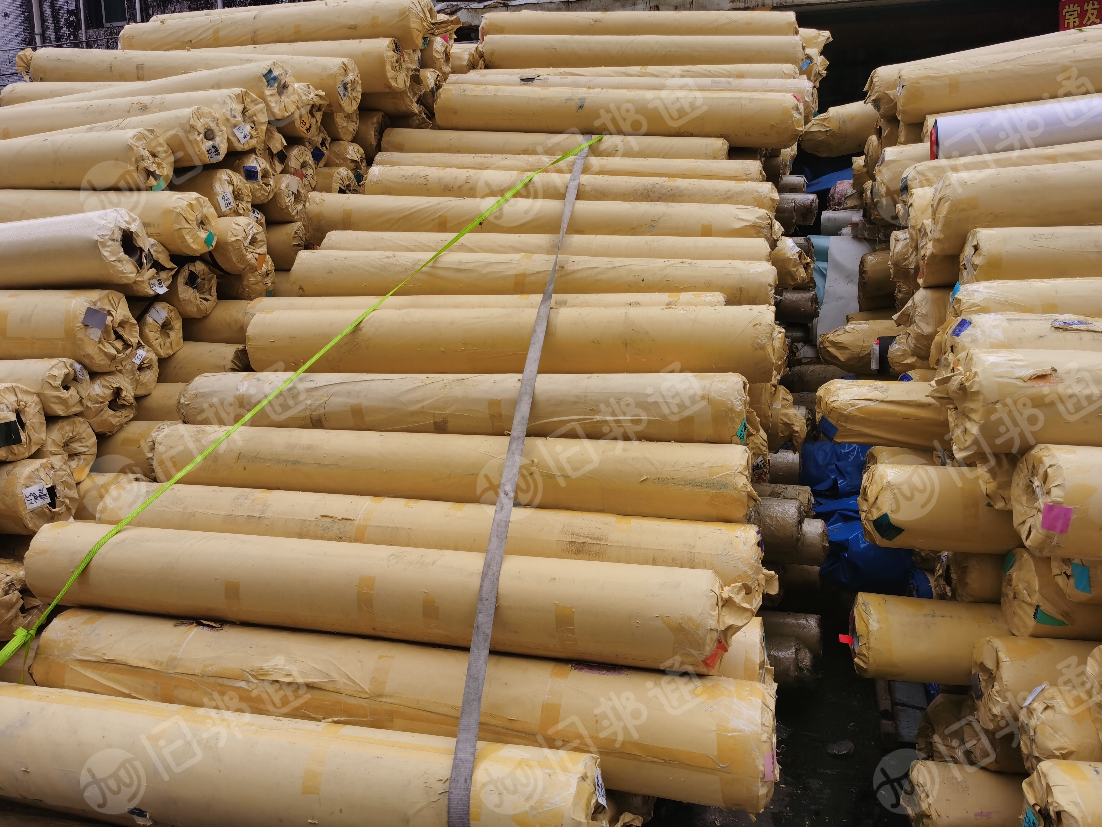 长期出售库存夹网布，刀刮布，门幅1米5，3米2，克重400-800都有，现货有一条大柜，货在广东东莞