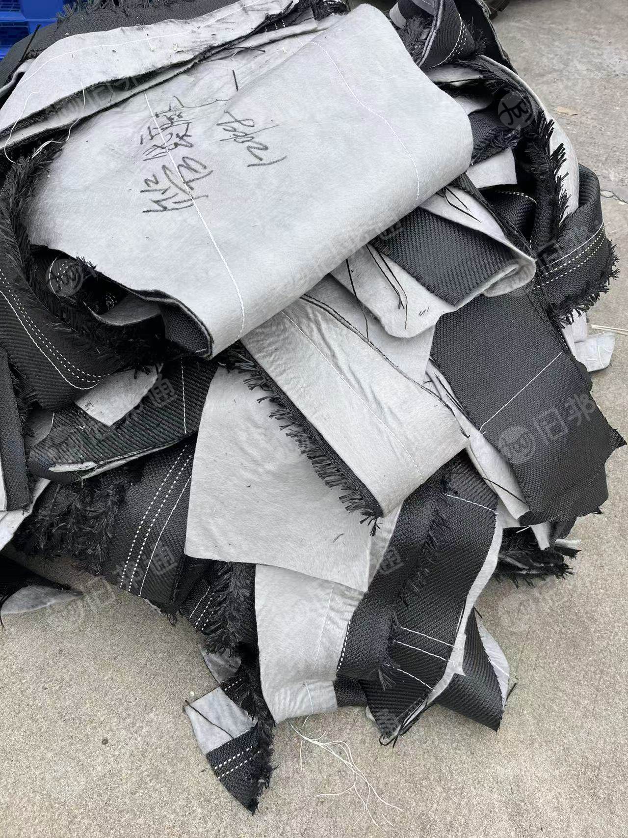 长期出售PP/PET废布，白色无纺布和白线是涤纶材质，其他的是丙纶材质，月供十几吨，货在广东珠海