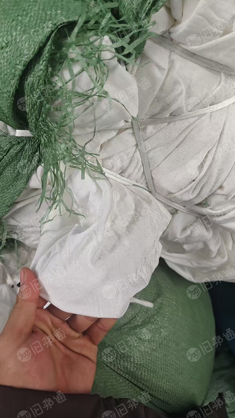 长期出售泳装厂下来的涤氨废布,涤氨边角料,氨纶含量十个点左右,现货9.6米两车,货在广东汕头