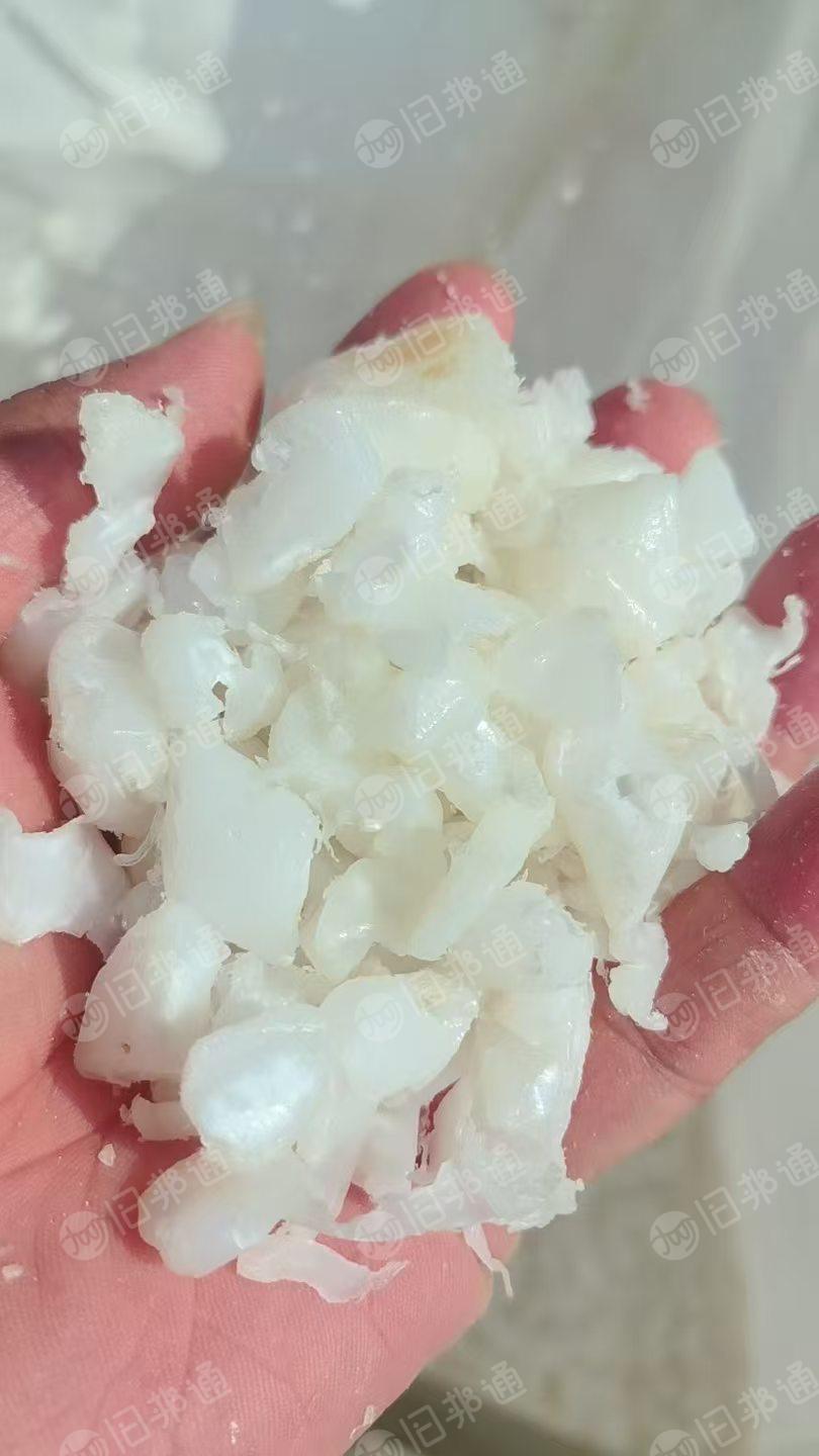 出售白PE管道破碎料，吨桶破碎料