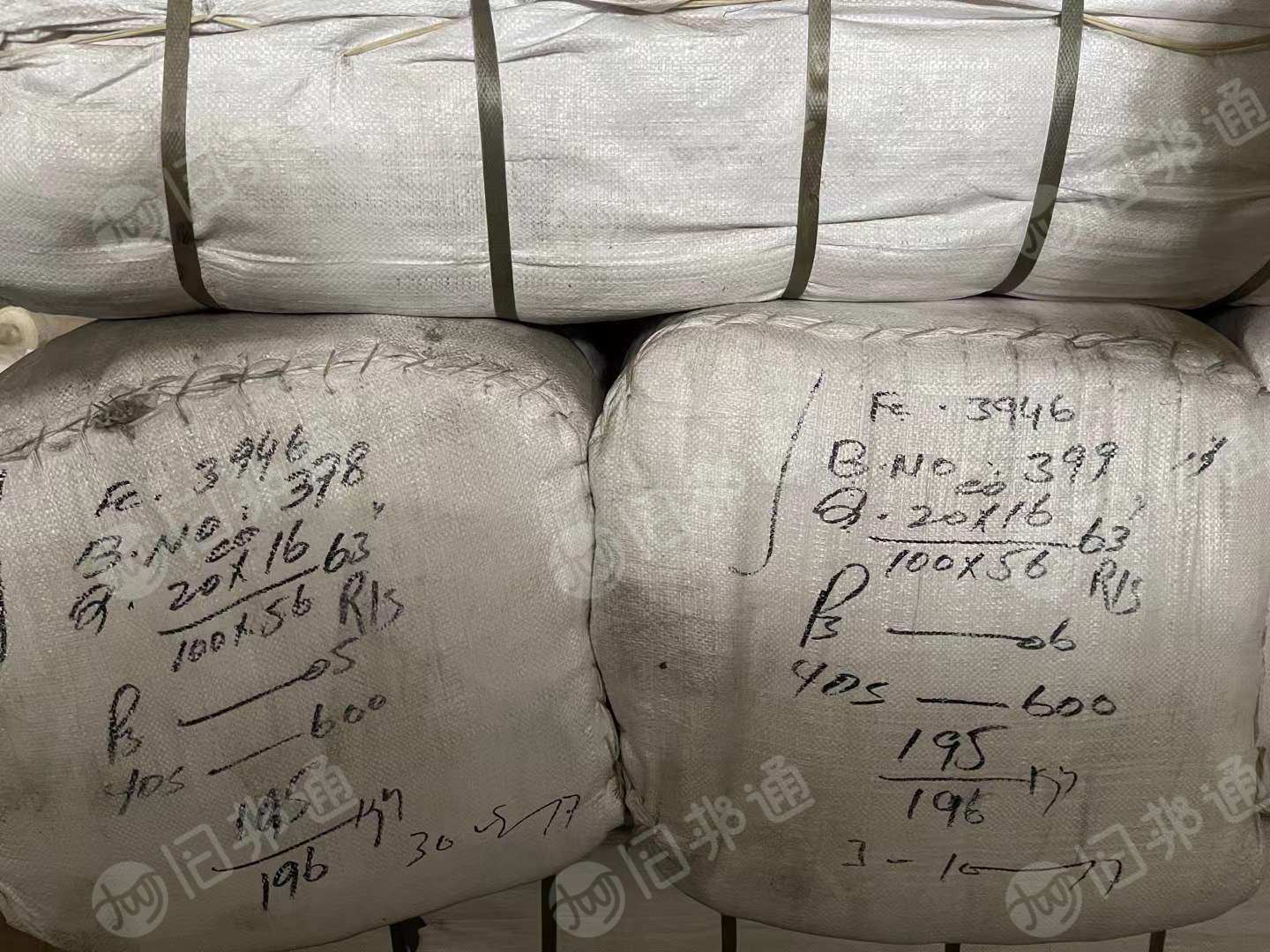 长期出售纯棉，涤棉库存布，有胚布，格子布等，大部分是胚布，平纹斜纹都有