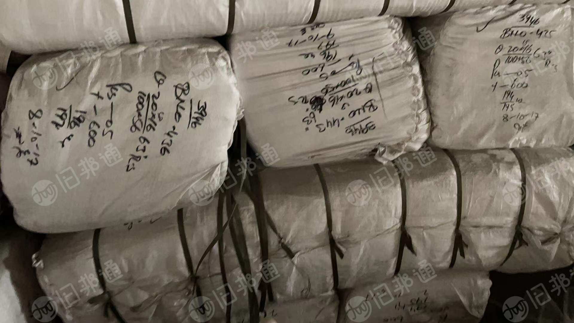 长期出售纯棉，涤棉库存布，有胚布，格子布等，大部分是胚布，平纹斜纹都有