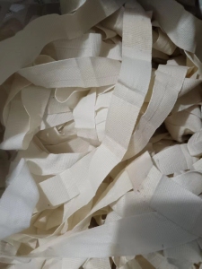长期出售本白涤棉布袋边料，涤棉废布，含棉20%，现货有30几吨，货在黑龙江绥化