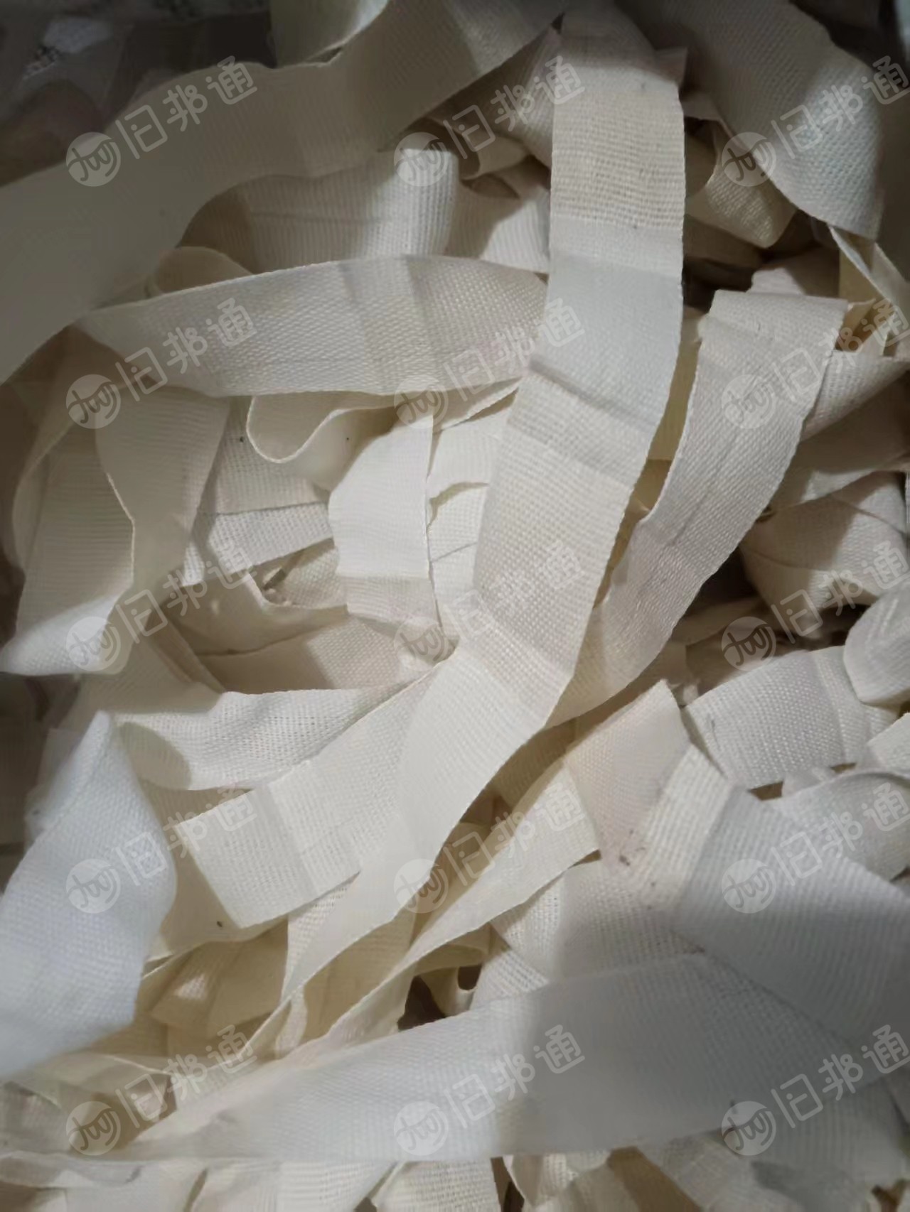 长期出售本白涤棉布袋边料，涤棉废布，含棉20%，现货有30几吨，货在黑龙江绥化