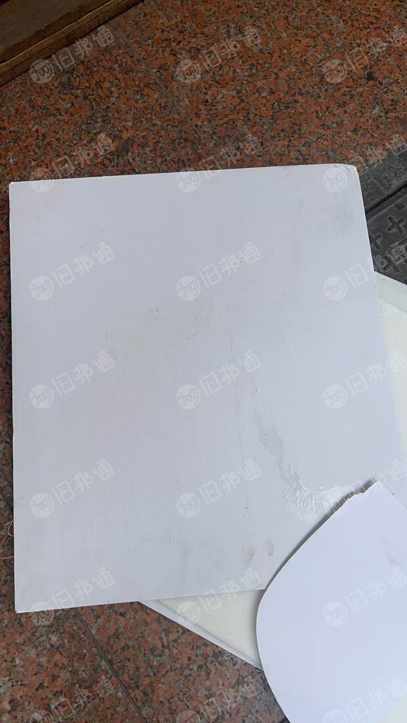 出售白色PP空心板毛料，含钙，一叠叠装吨包，月供20吨