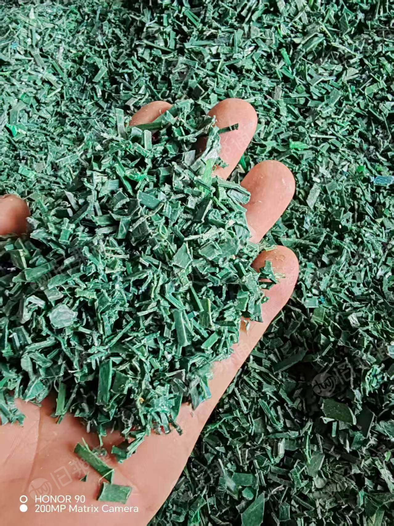 长期出售干粉绿色打包带破碎料，现货20多吨，可以装9.6一车