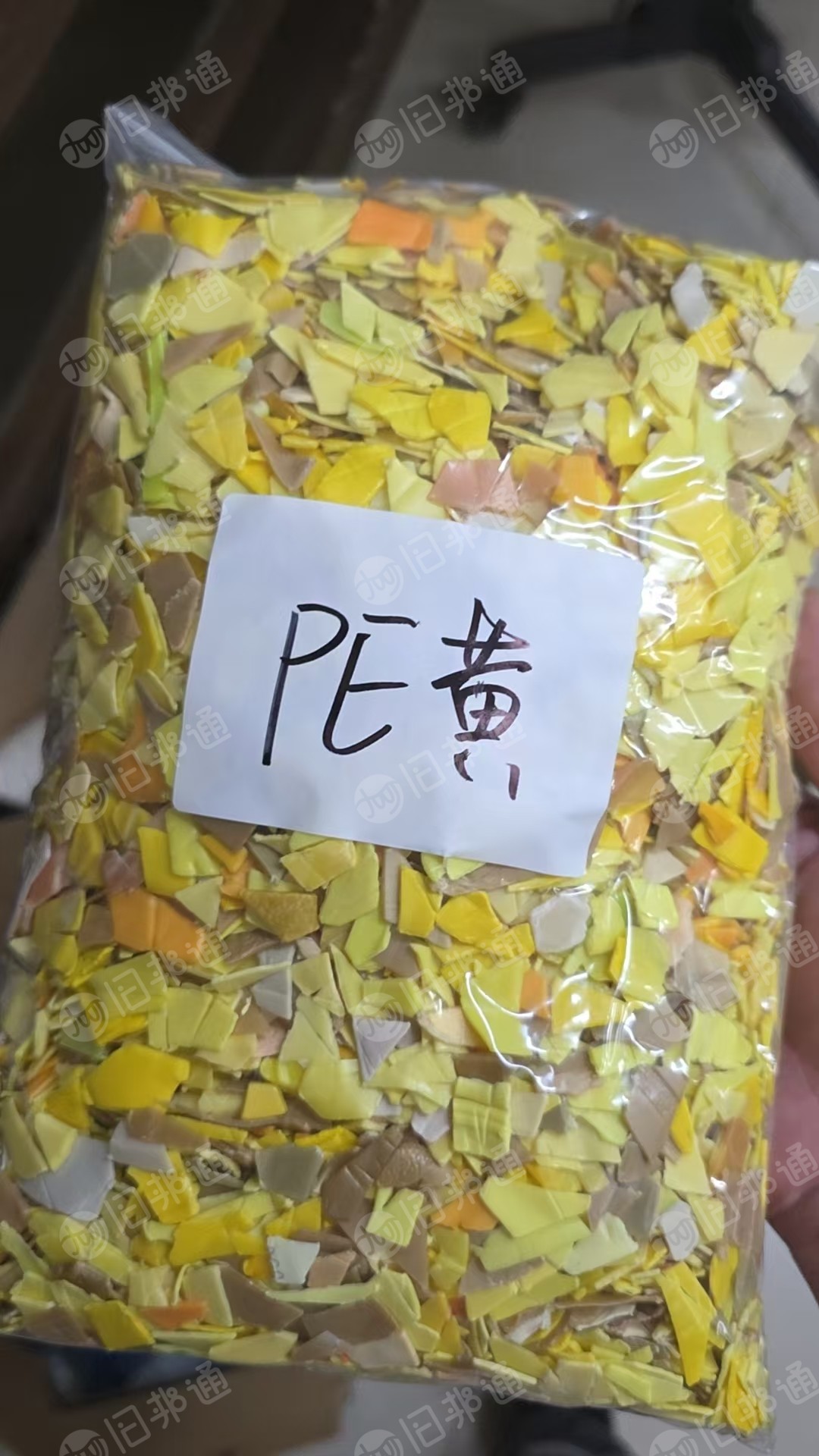 出售分色好的pe中空破碎料,透明红黄蓝奶白都有