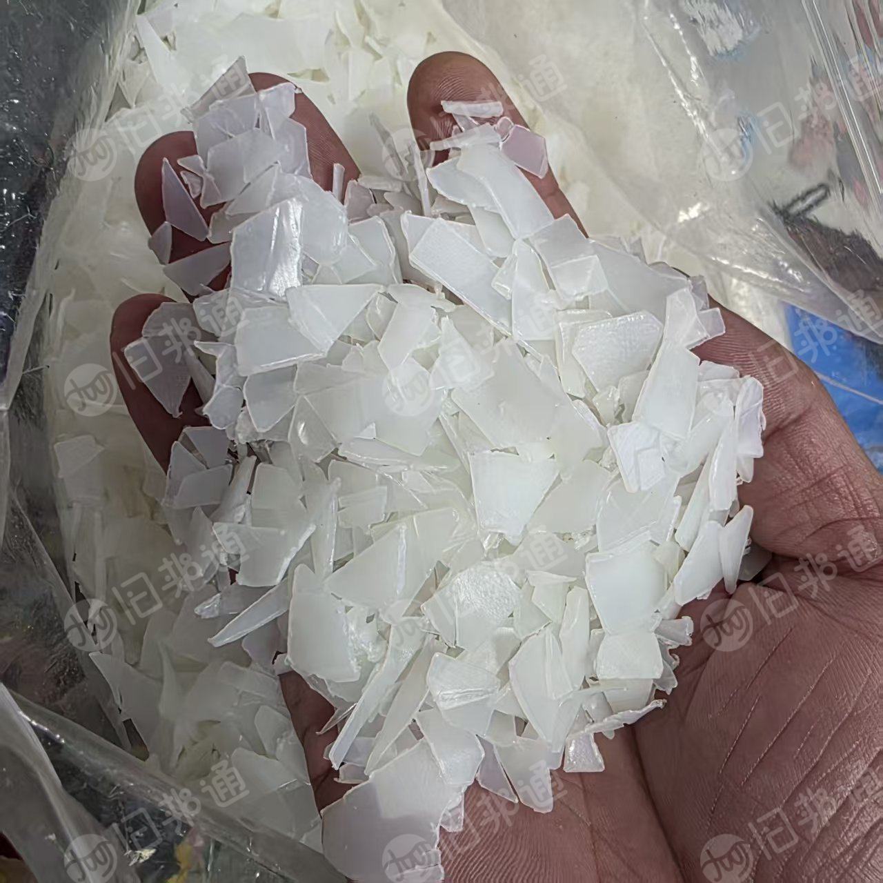 出售分色好的pe中空破碎料,透明红黄蓝奶白都有