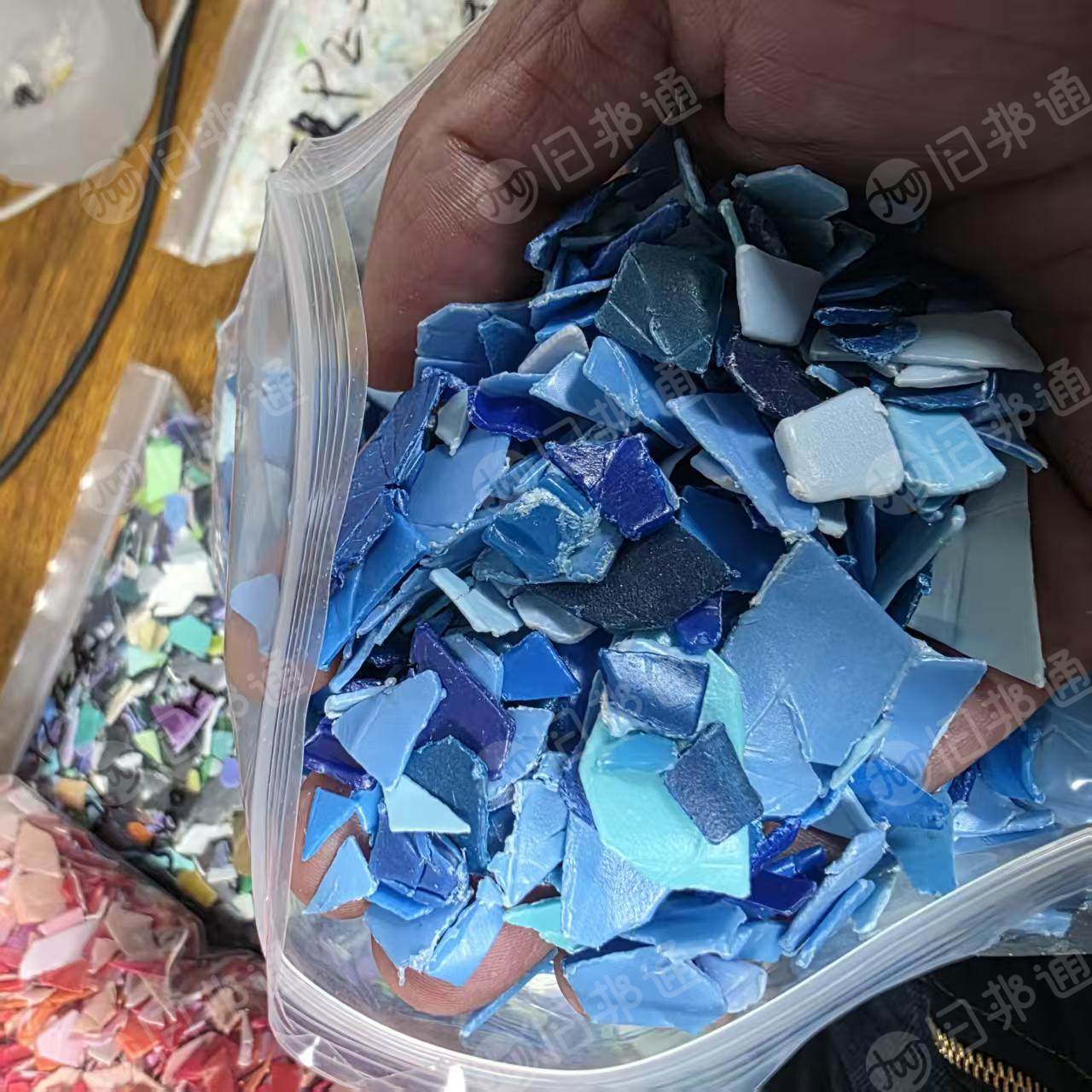 出售分色好的pe中空破碎料，透明红黄蓝奶白都有