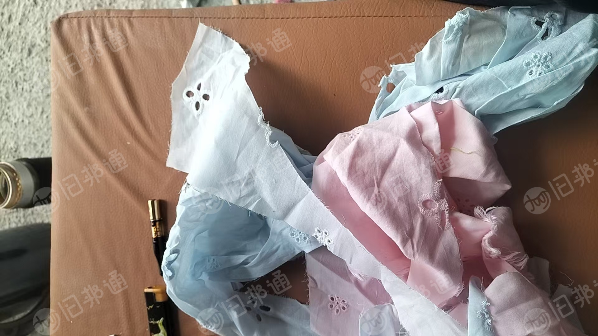 长期出售淡色白色针织拉丝料,浅色纯棉布,黑色也有,拉丝料比较多,统货出,现货9米6