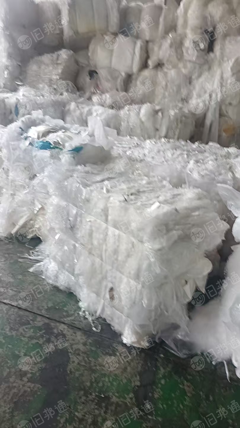出售预涂膜厂的轻胶pet散膜，都有压包，现货二百吨左右，有白的也有黑的