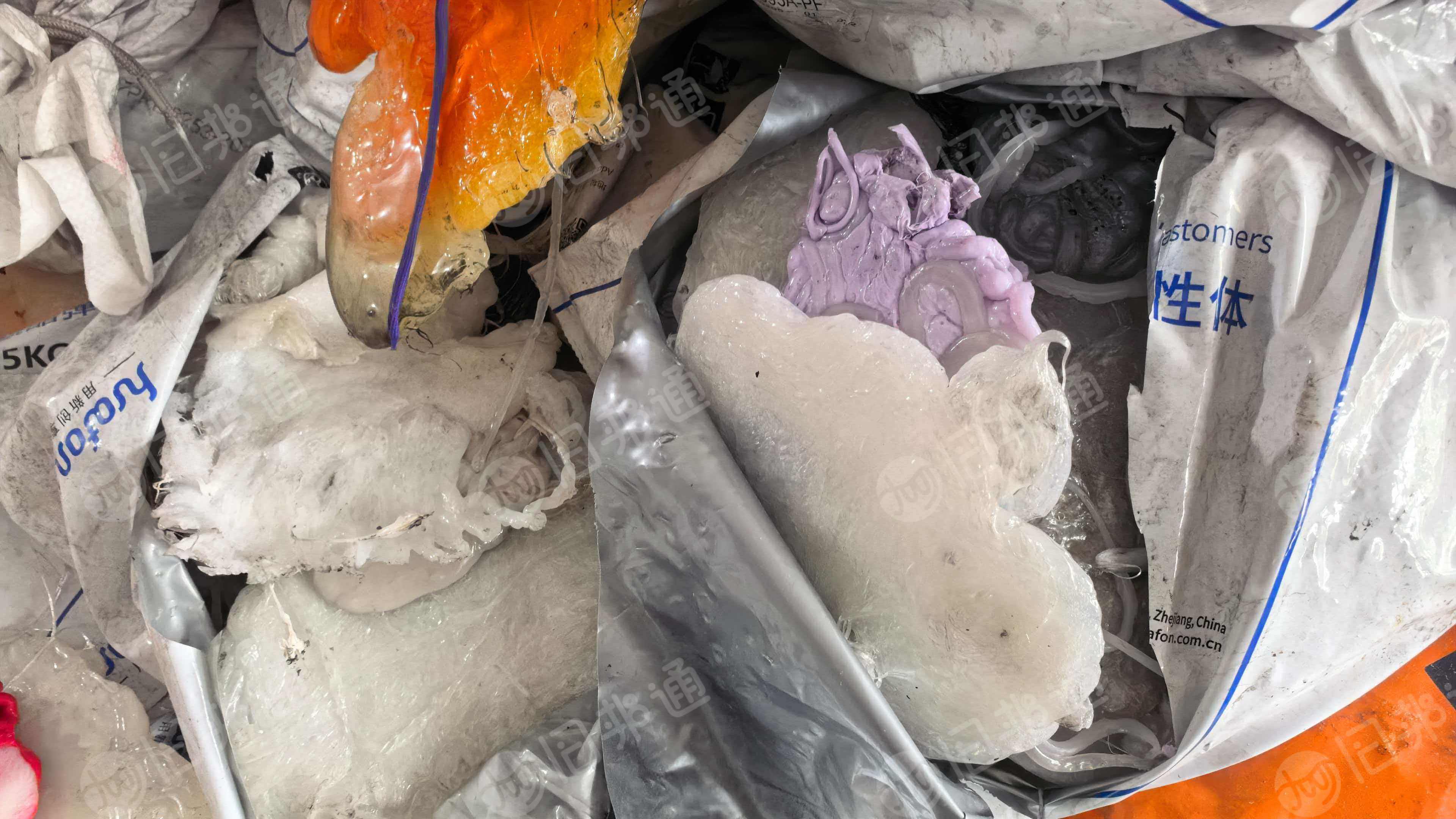 长期出售TPU块料，底料是华丰的料，现货五吨左右