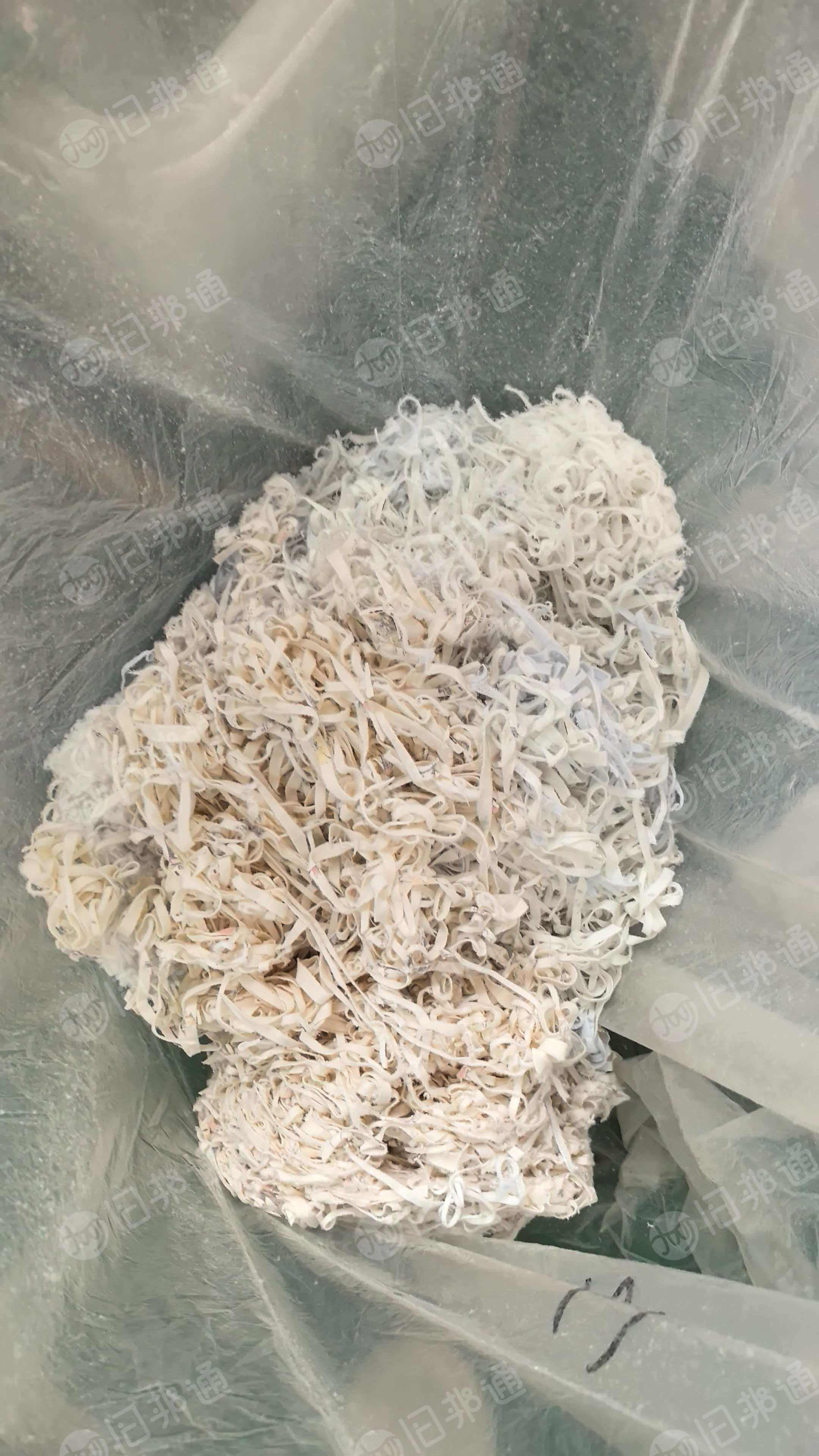 长期出售工装厂下来的服装边角料，有分纯涤纶废布，纯棉废布，涤棉废布，一天有3-5吨货