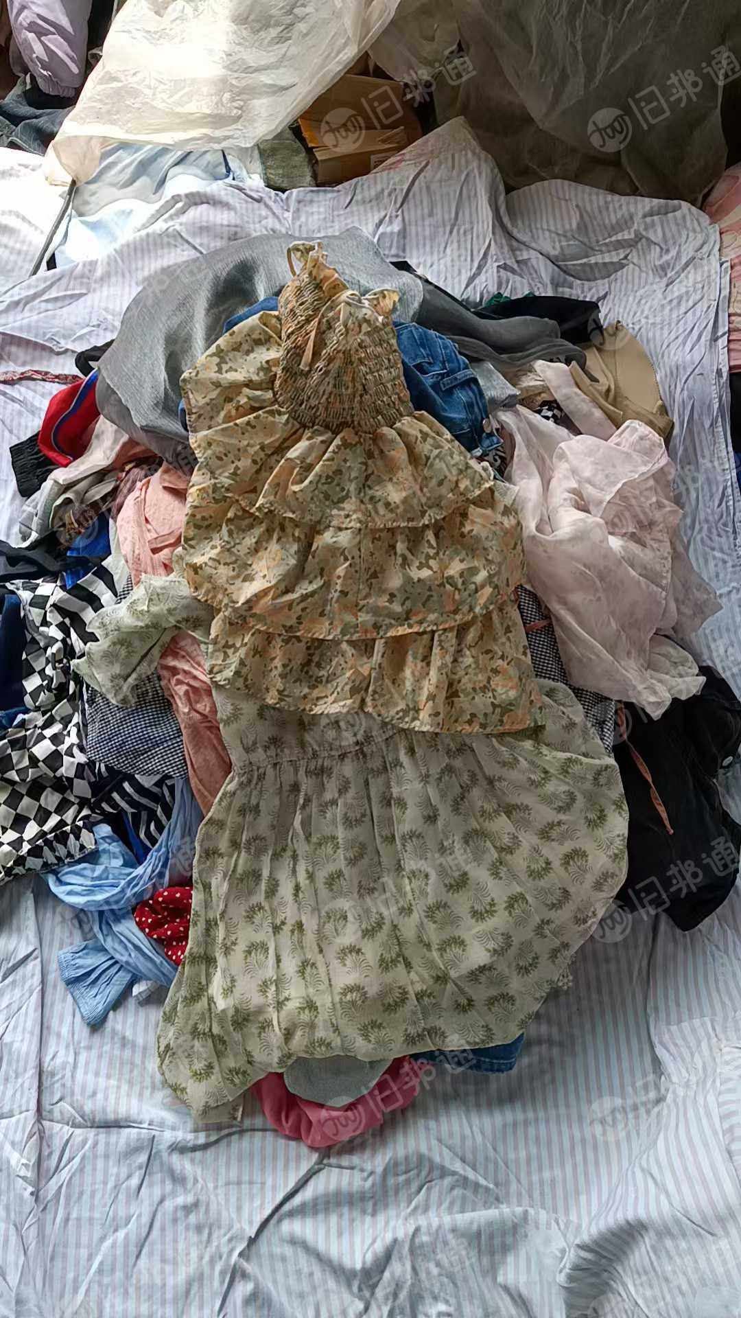 长期出售旧衣服分拣货，有夏装，冬装，鞋包，夏装现货20吨，在江西新余