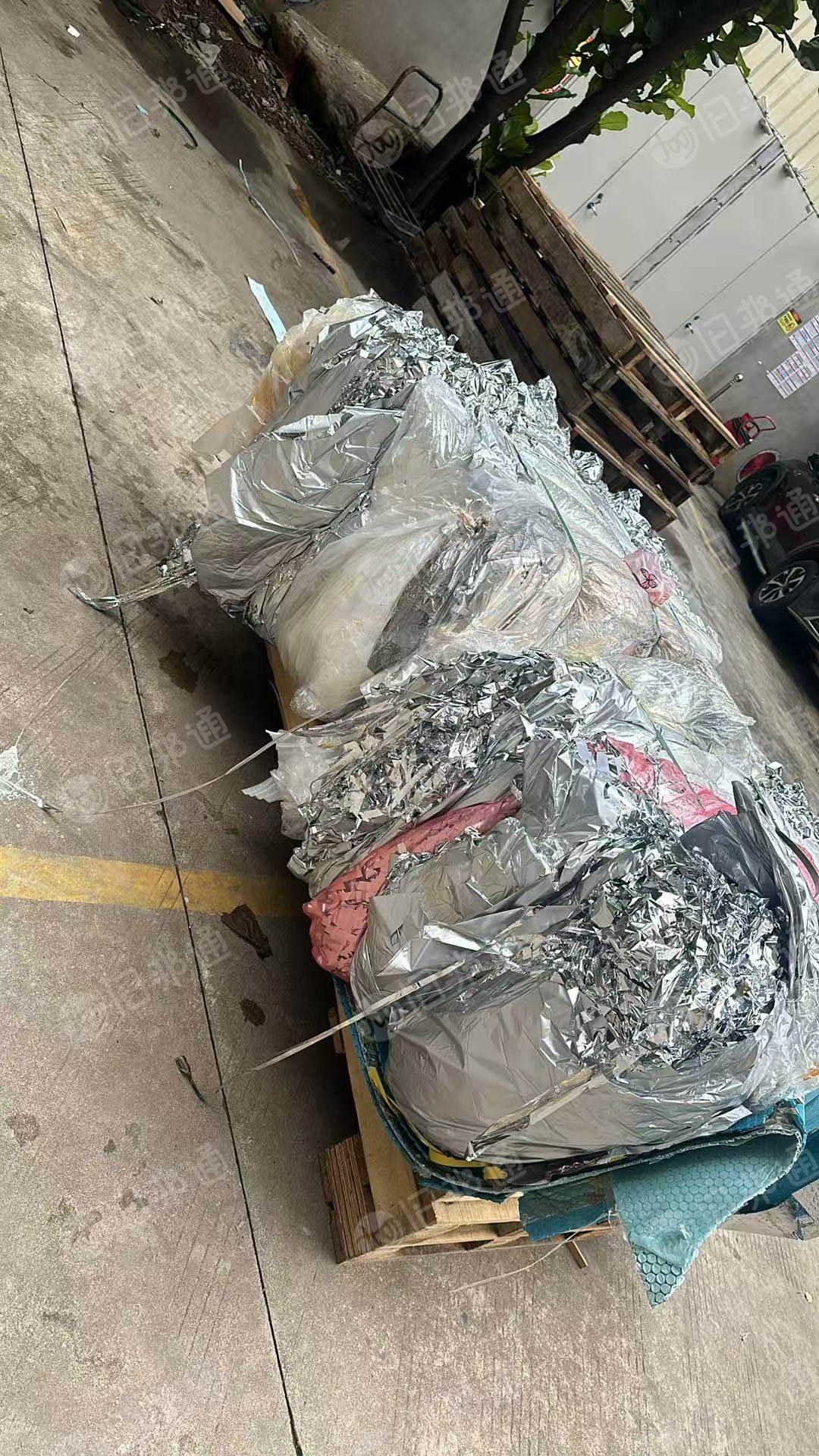 长期出售pet烫金膜压包料，厂货下来的，目前现货够一车9.6