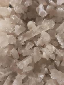 长期出售亚克力下来的PVC胶条破碎料，现货够13米一车