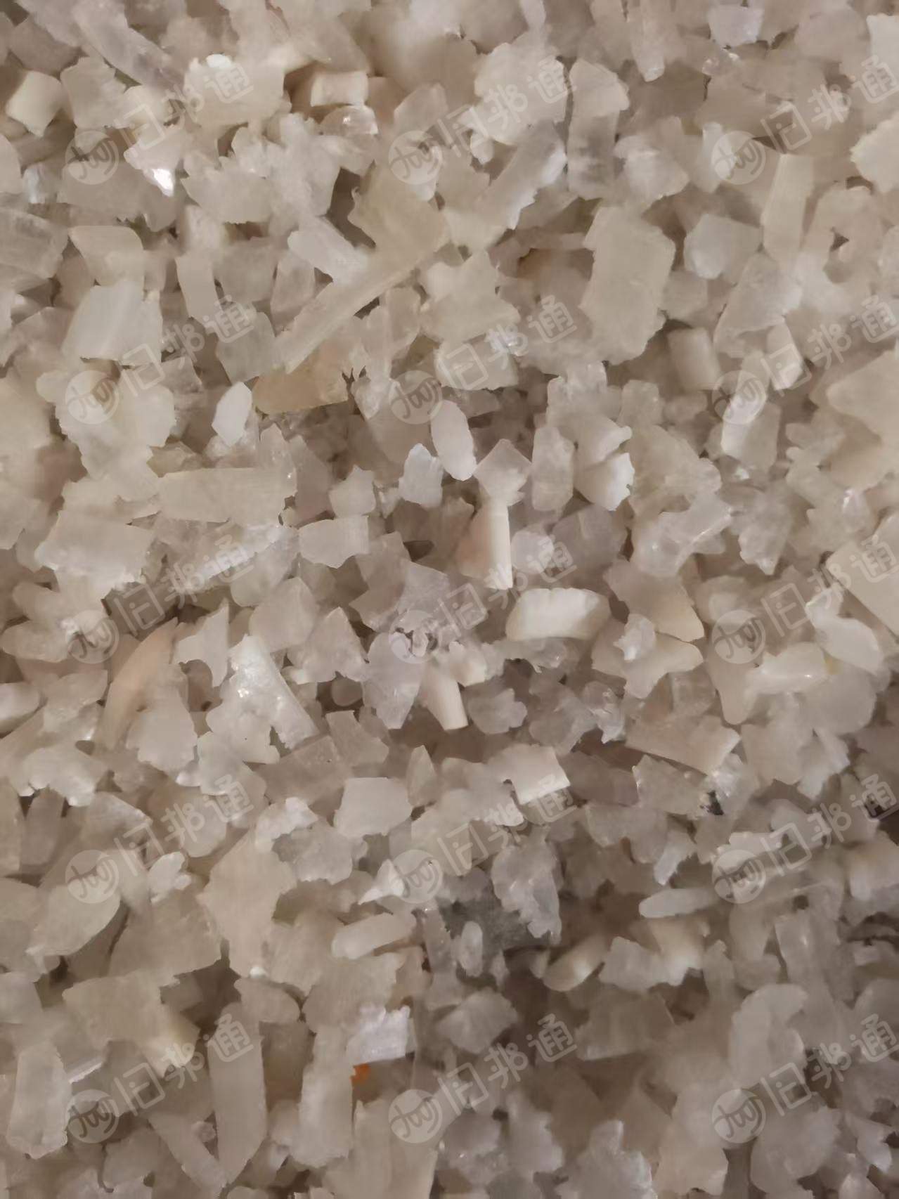 长期出售亚克力下来的PVC胶条破碎料，现货够13米一车