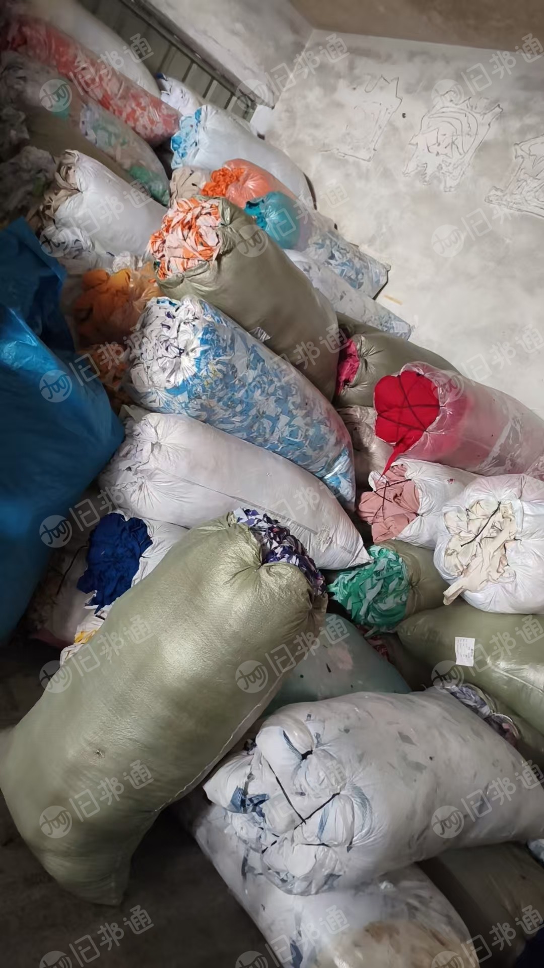 长期出售针织氨纶废布，浅色氨纶废布，现货有10吨，货在江苏常州