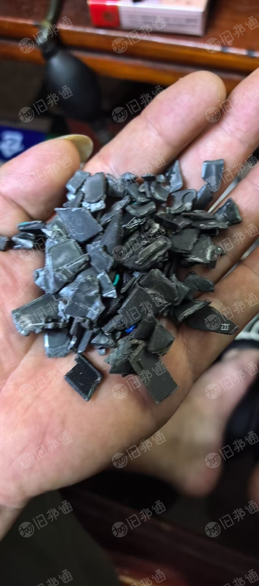 长期出售小怪兽合金充电壳破碎料，现货10多吨