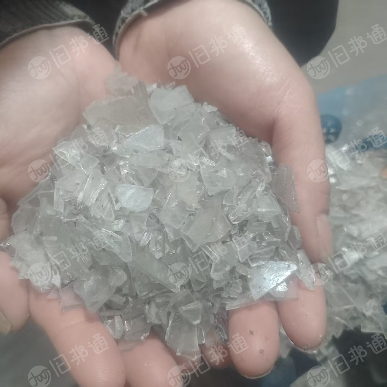 长期出售干粉的pet酒盒破碎料,分开装,现货10多吨