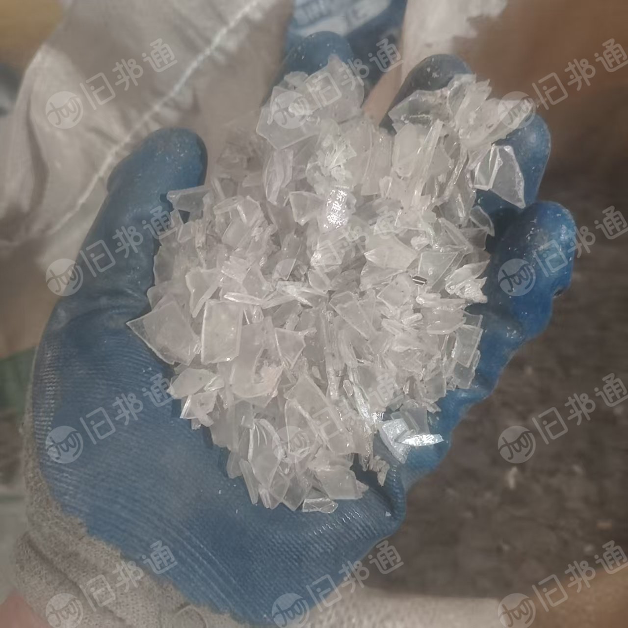 长期出售干粉的pet酒盒破碎料，分开装，现货10多吨