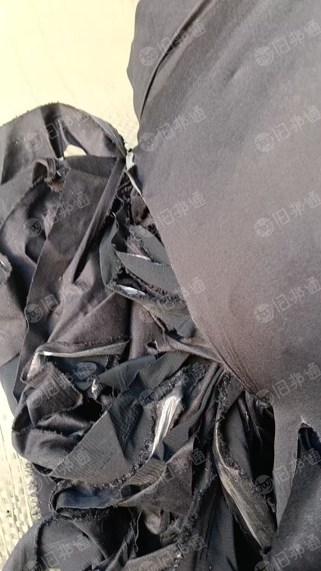 长期出售锦纶+涤纶+PE膜三合一废布，锦纶涤纶布贴布，每个月有100多吨，货在江苏苏州