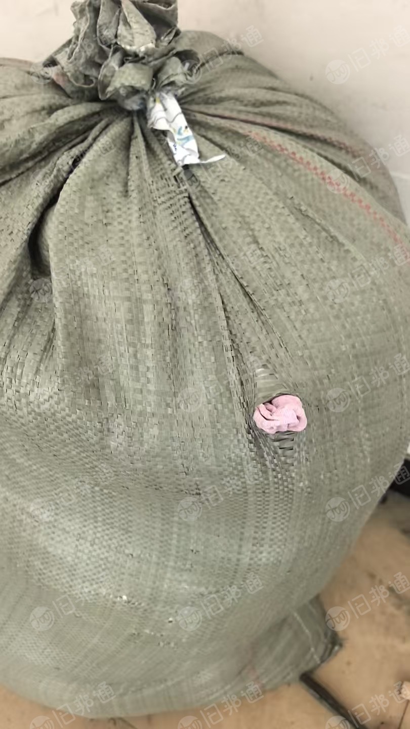 长期出售浅色床品下脚料，涤纶废布，涤纶下脚料，在江苏南通。