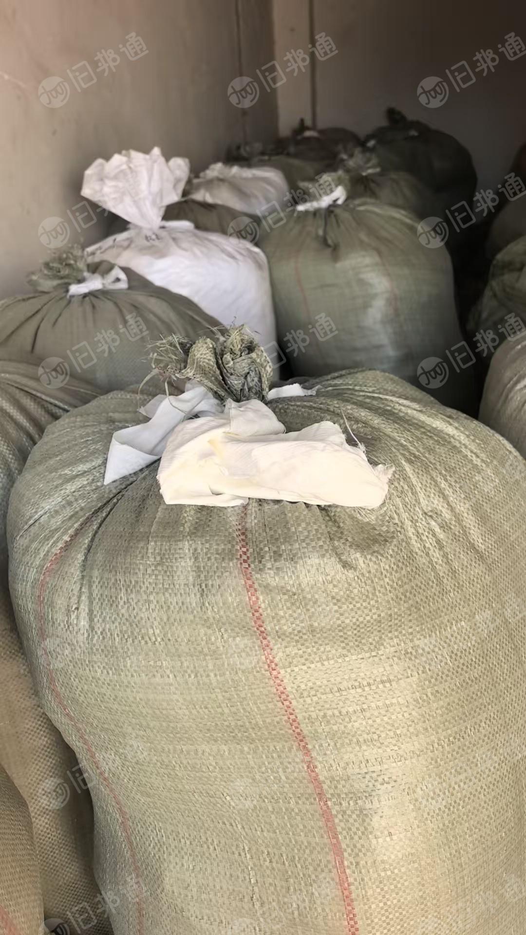 长期出售浅色床品下脚料，涤纶废布，涤纶下脚料，在江苏南通。