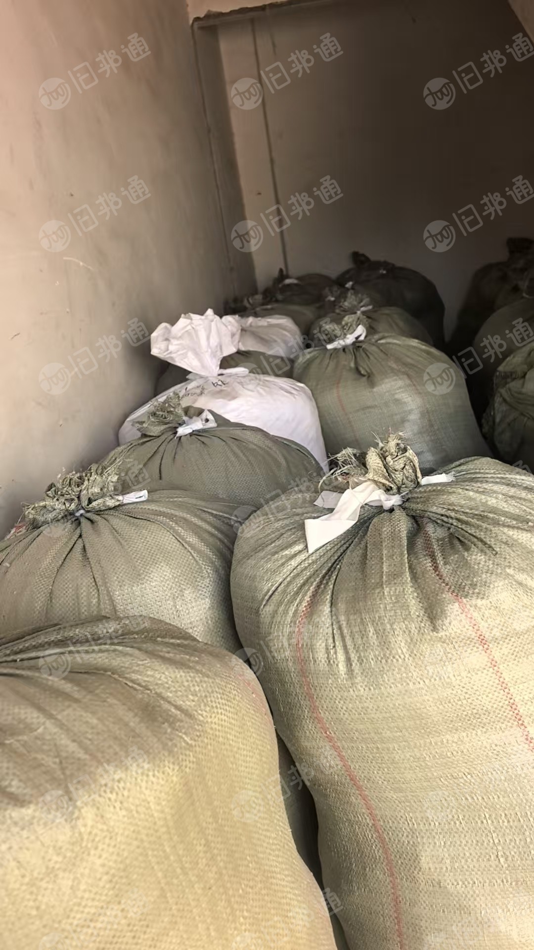 长期出售浅色床品下脚料，涤纶废布，涤纶下脚料，在江苏南通。