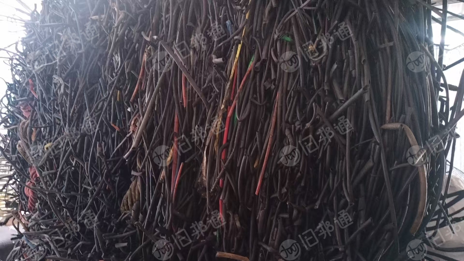 出售PA12高温尼龙毛料，无胶，无杂质，干净，压捆，现货两吨多