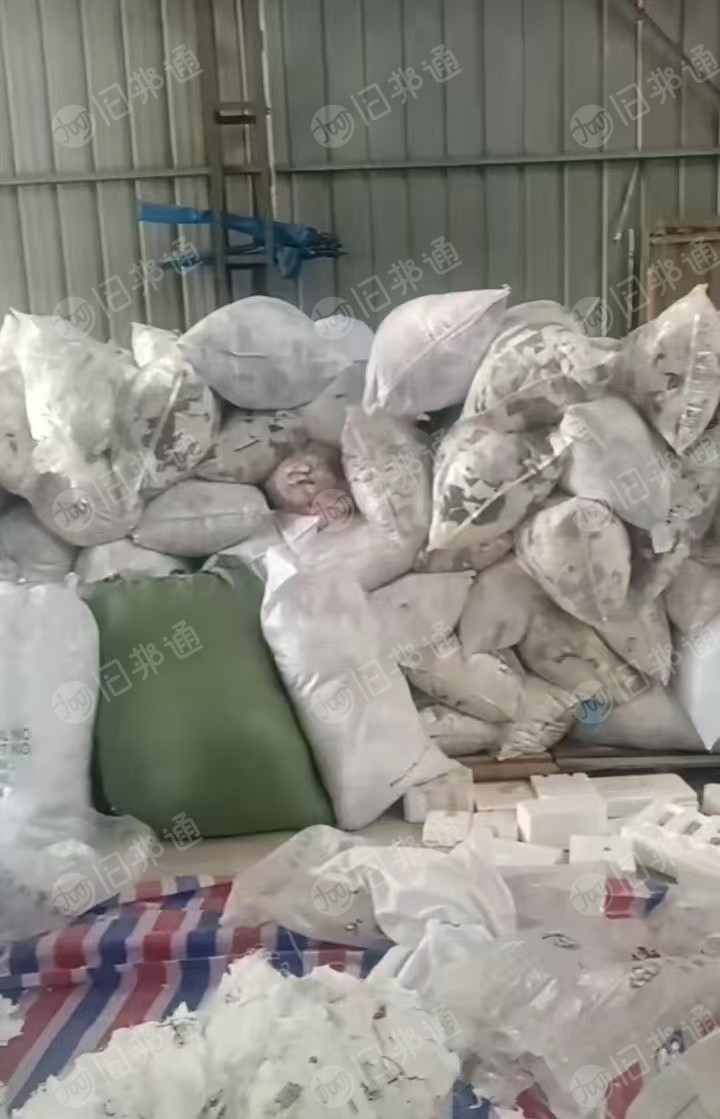 长期出售针织厂下来的毛衣片，毛衣边角料，有分白色跟杂色，什么材质都有，月供40多吨