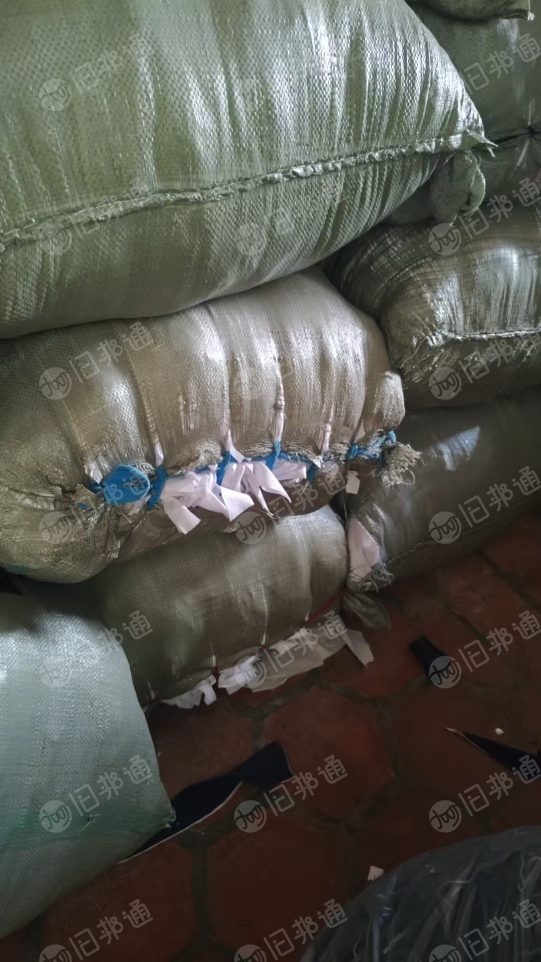 长期出售做校服下来的涤纶废布，涤纶边角料，现货4吨，货在福建泉州