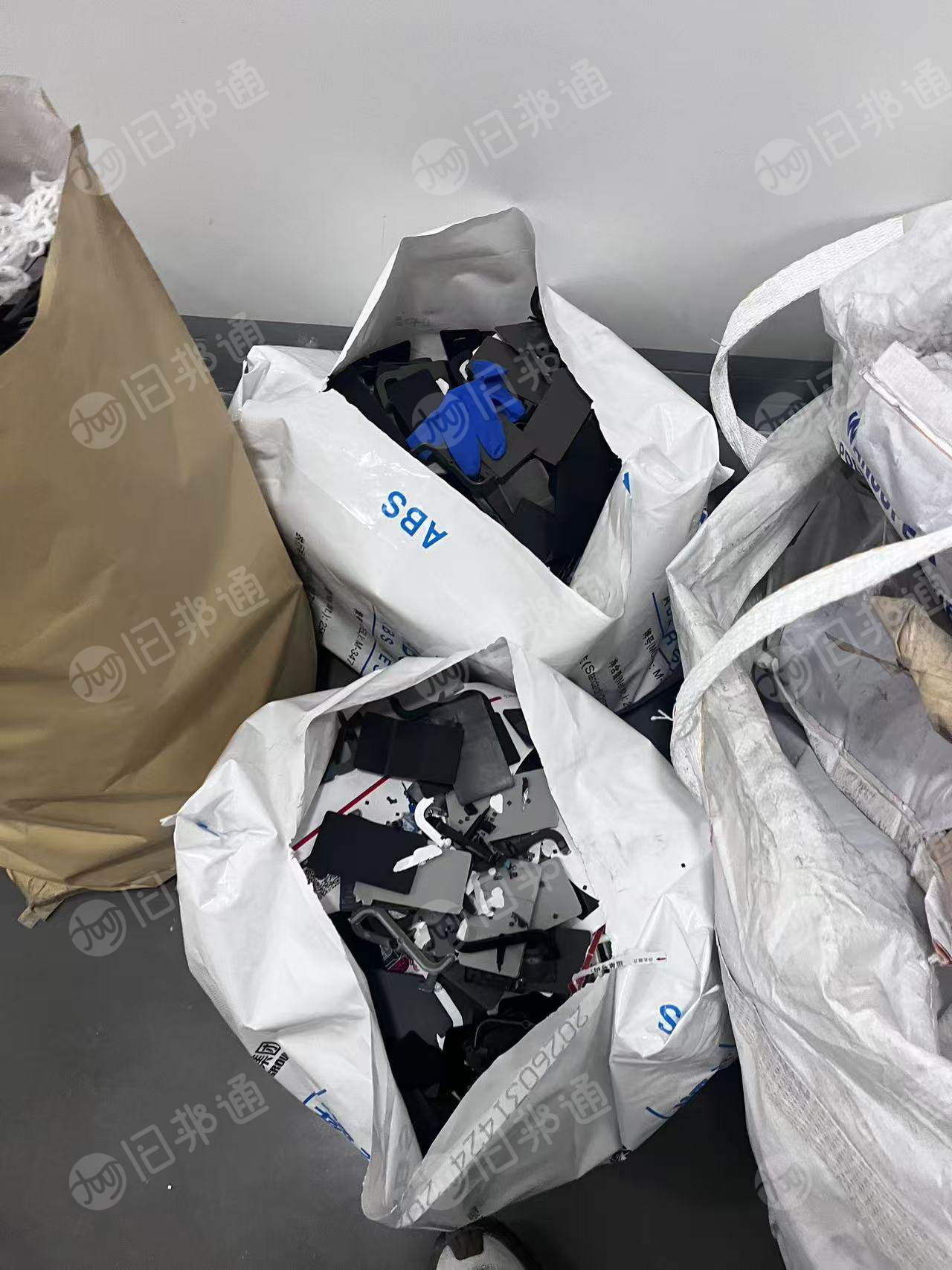 出售塑料混合机头料,ABS,PP,PC等机头料,20多吨