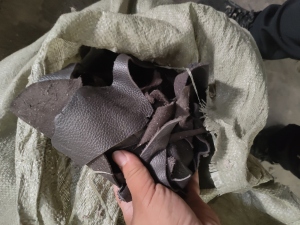 长期出售牛皮下角料，现货80吨左右