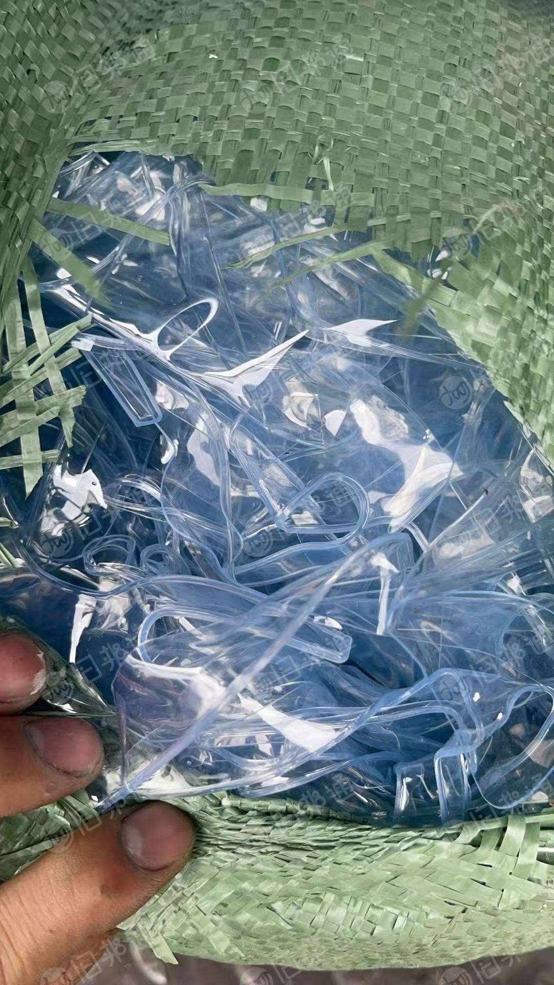 出售软PVC边角料，杂色料30吨，奶白料25吨左右，透明现在十几吨