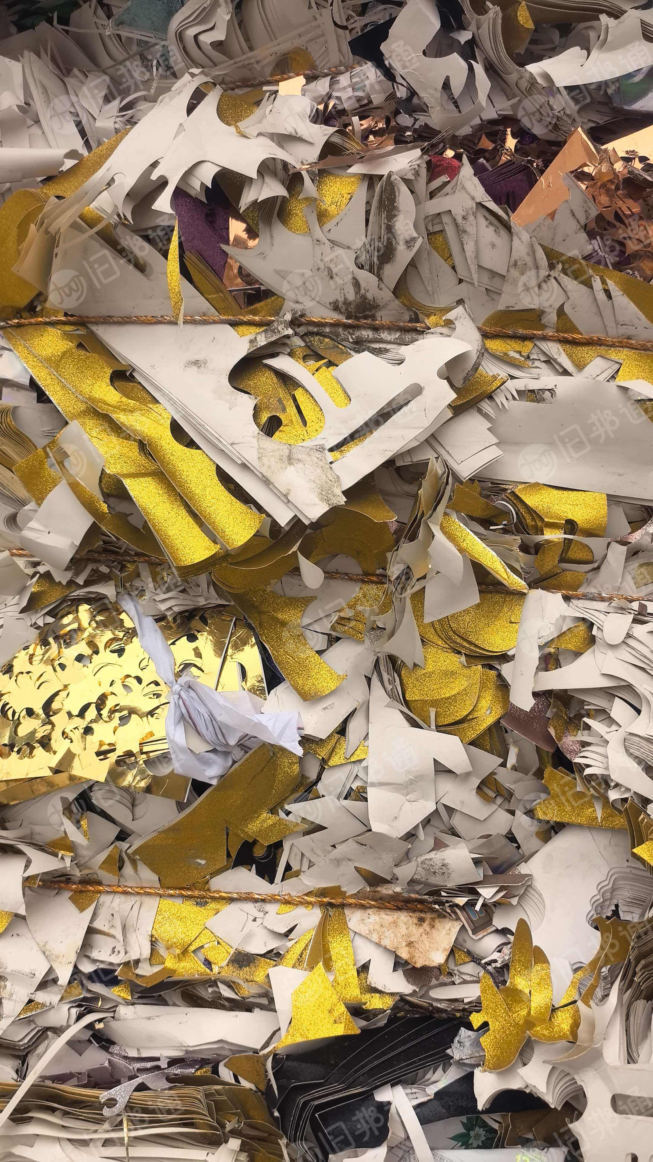 出售花卡纸边角料，是出口欧洲喜庆产品边角料