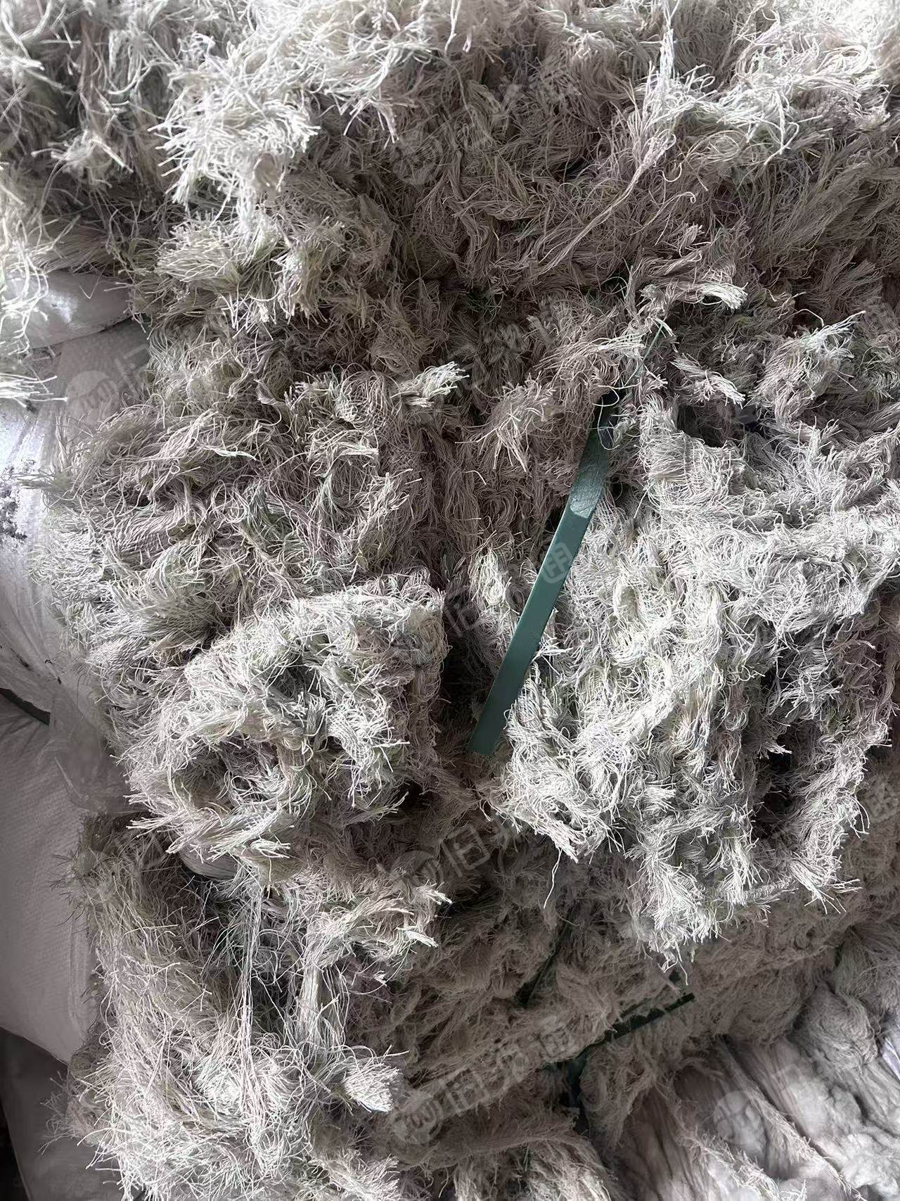长期出售纱布机上面的纱边,涤棉纱边下脚料,有仿大化和中化的,含棉20%,现货十几吨,在四川南充。