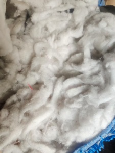 长期出售做棉服下脚料，丝棉下脚料，现货4米2车，在河北邯郸。