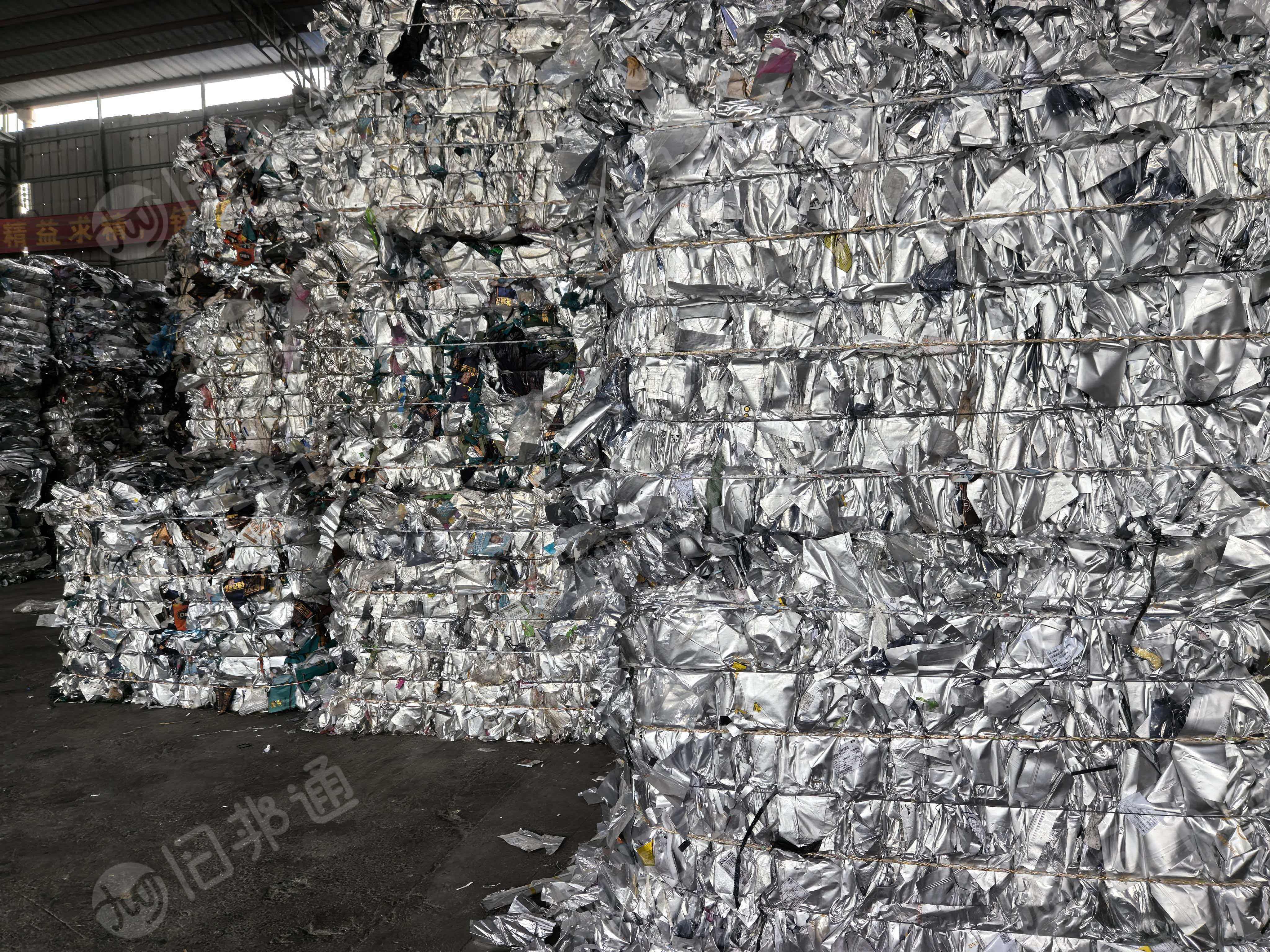 出售包装铝塑膜，含铝35%左右，现货三四百