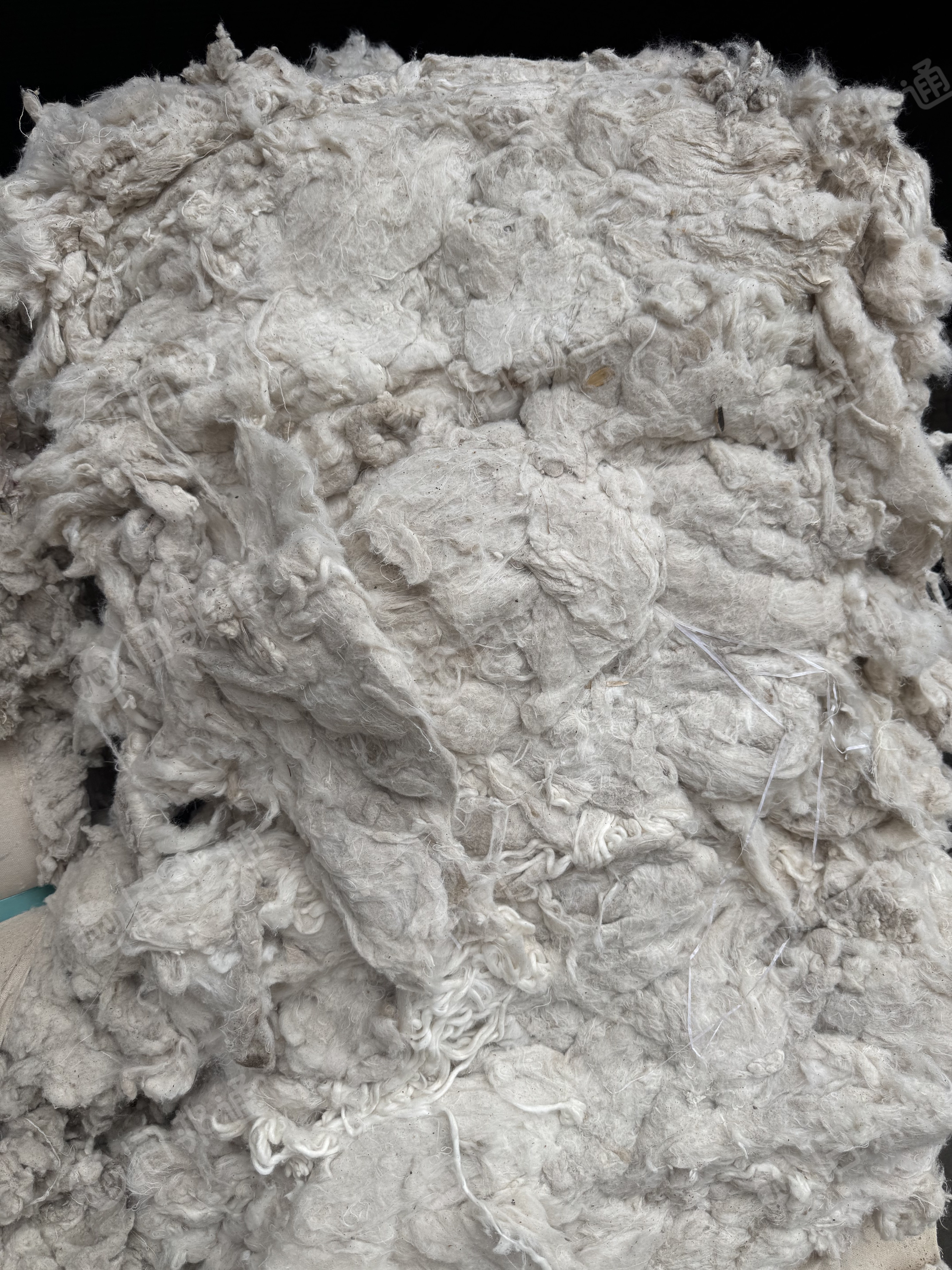 出售环锭纺下来的废棉，纯棉扫地花，纺纱厂下脚料，现货有17.5米一车，货在山东德州