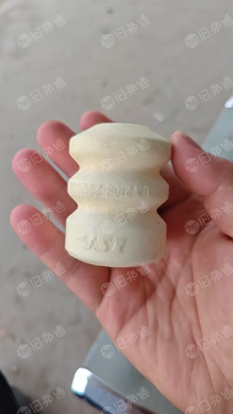 长期出售成箱的聚氨酯废料，现货10多吨