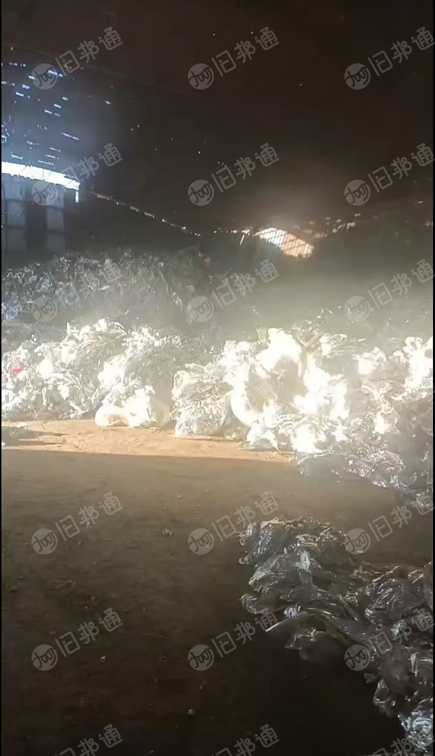 长期出售苹果反光膜废料，现货千八百吨，打算压包的时候把杂质都挑出来