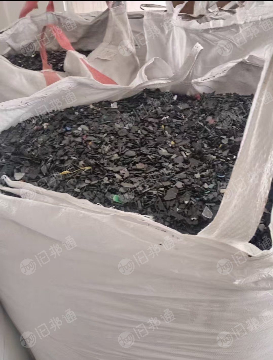 长期出售abs/pc充电器外壳破碎料,水洗料,含少量铁,现货100吨