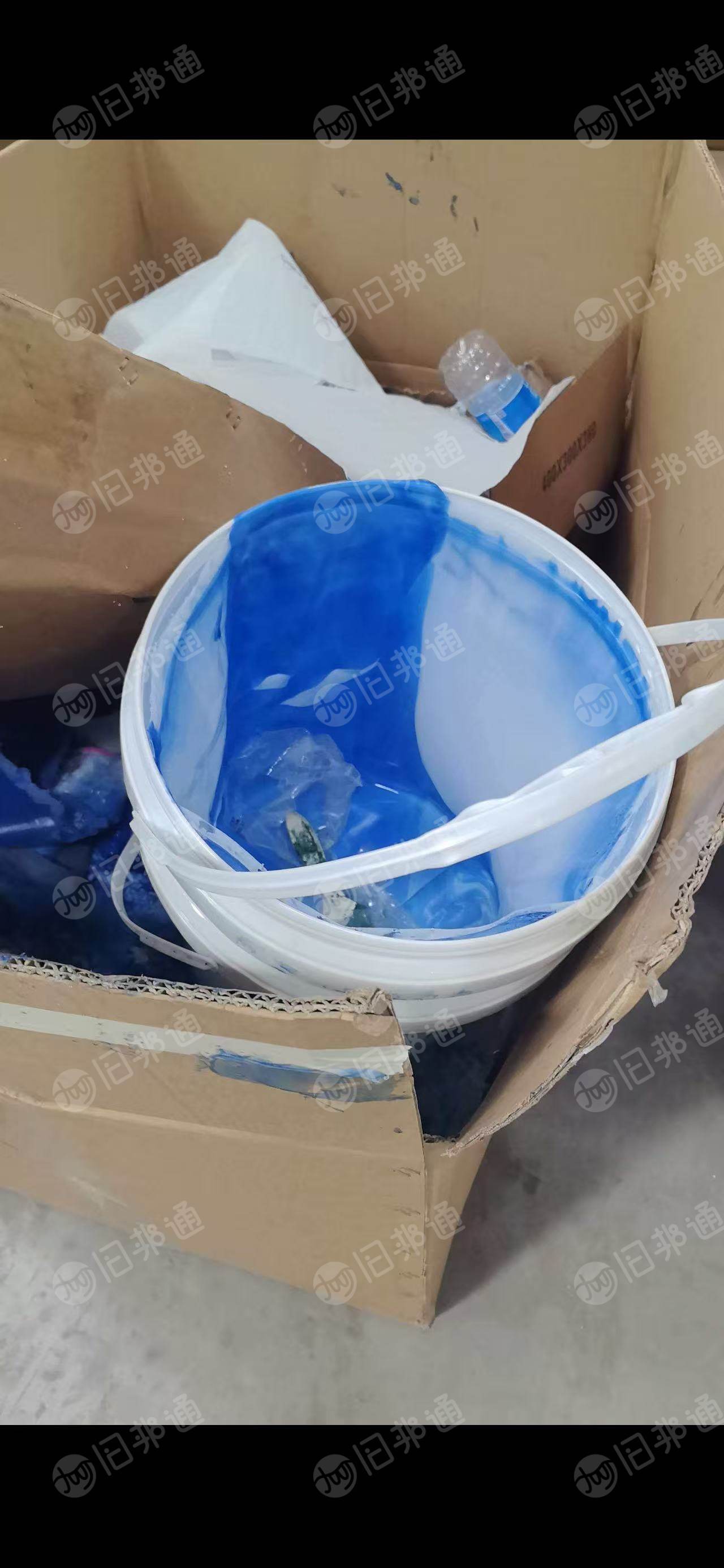 出售二手塑料桶，里面胶水溶，可清洗掉