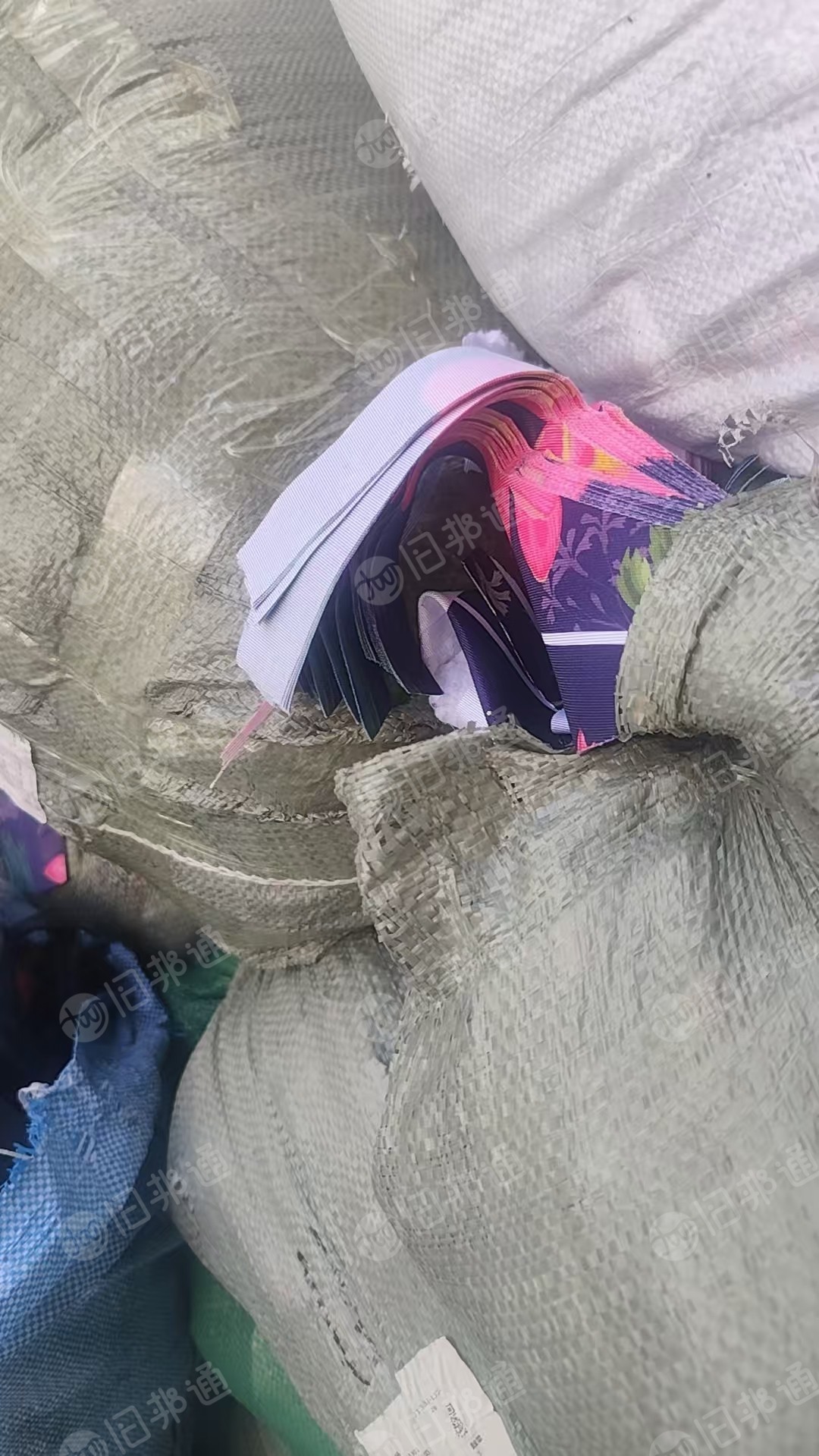 长期出售箱包厂下来的600Dpvc皮革料，涤纶箱包里布，里布，都有分拣开，厂在福建厦门